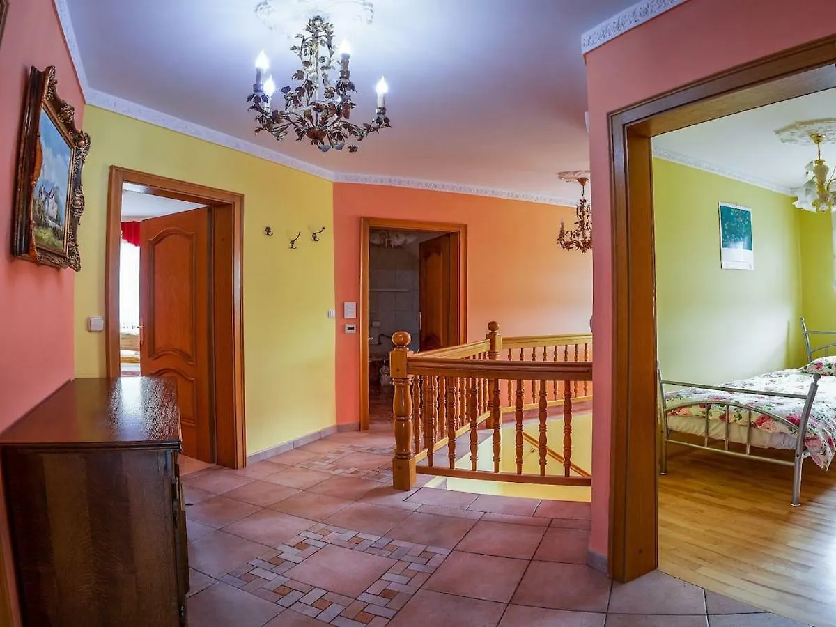 Apartma Ajda Komenda